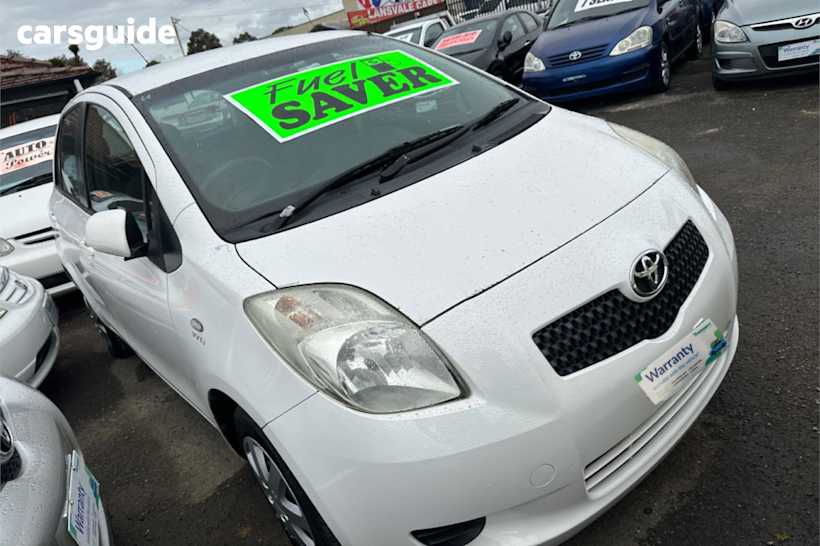 White 2005 Toyota Yaris Hatchback Yr