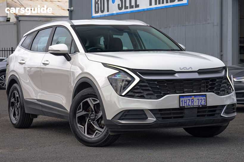 White 2023 Kia Sportage SUV S F