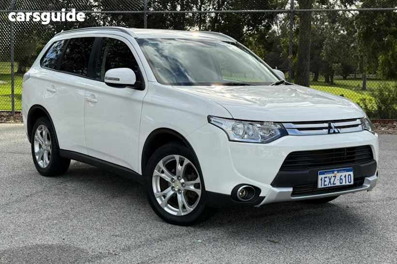 White 2014 Mitsubishi Outlander Wagon Ls (4X4)
