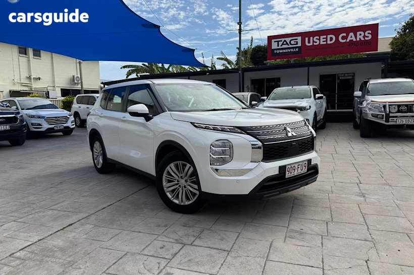 White 2022 Mitsubishi Outlander SUV ES 4X4