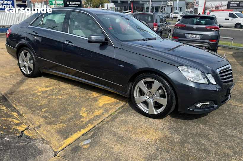 Grey 2009 Mercedes-Benz E250 Sedan Cdi Avantgarde