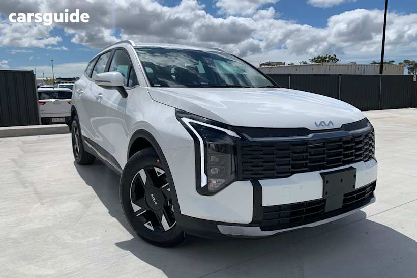 White 2025 Kia Sportage SUV S F