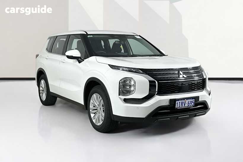 White 2023 Mitsubishi Outlander Wagon Es 7 Seat (2Wd)