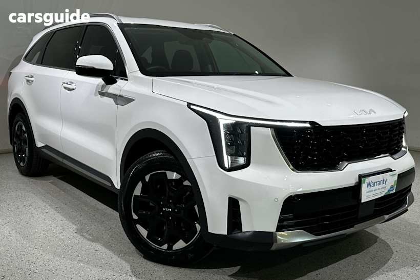 White 2023 Kia Sorento SUV SPORT 4X4