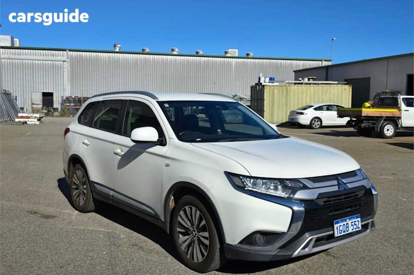 White 2018 Mitsubishi Outlander SUV ES ADAS F