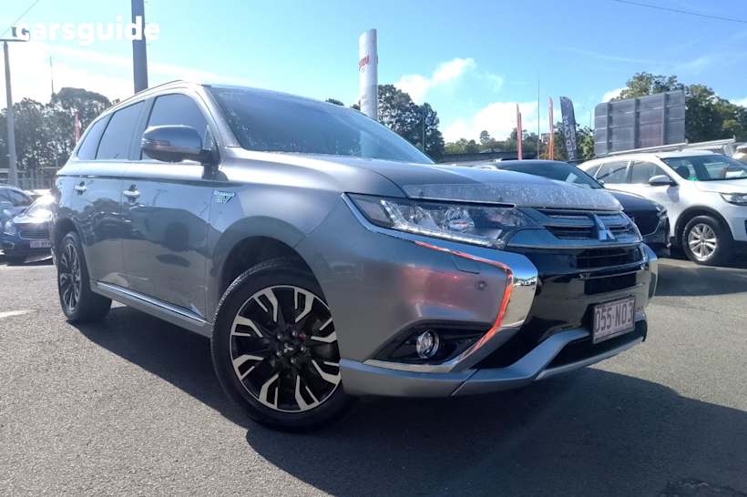 Grey 2017 Mitsubishi Outlander Wagon Exceed Phev (Hybrid)