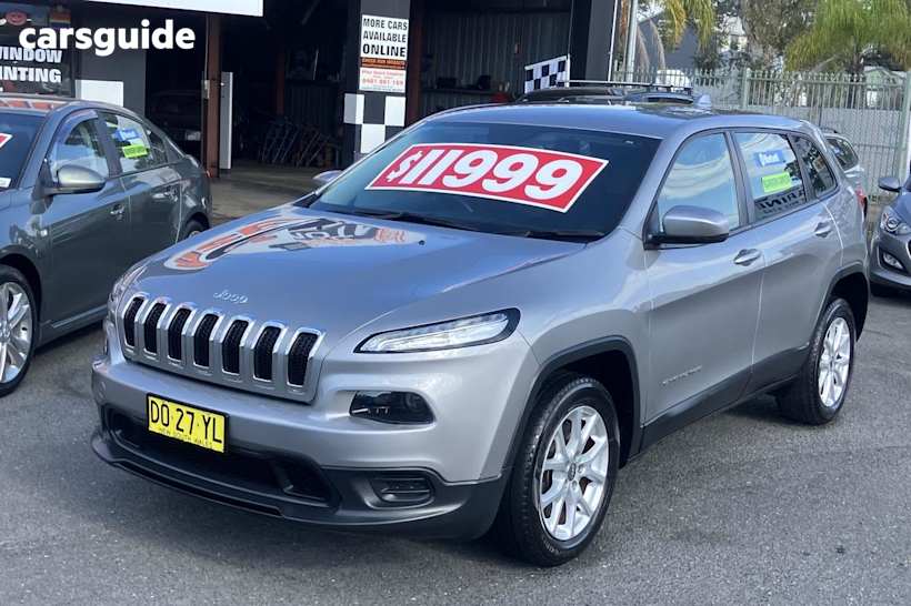 Grey 2015 Jeep Cherokee SUV SPORT F