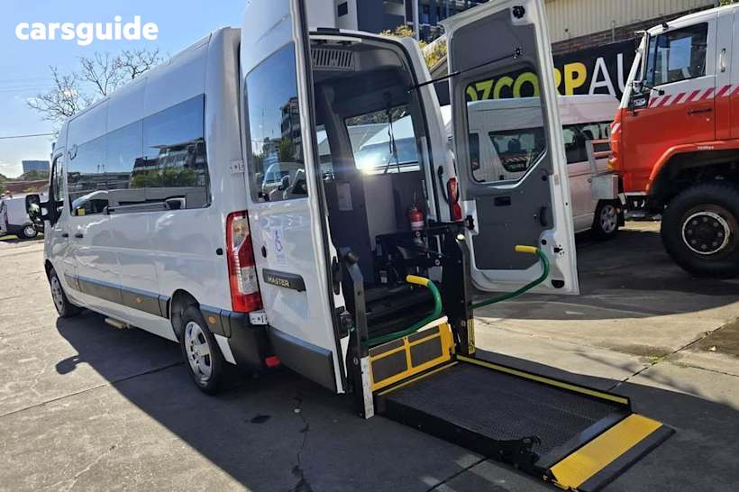 White 2017 Renault Master OtherCar F