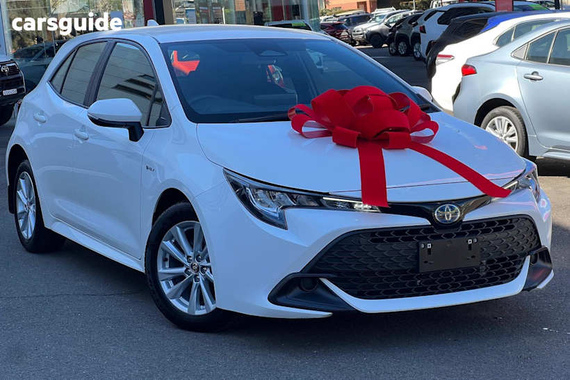 White 2024 Toyota Corolla Hatch ASCENT SPORT HYBRID F