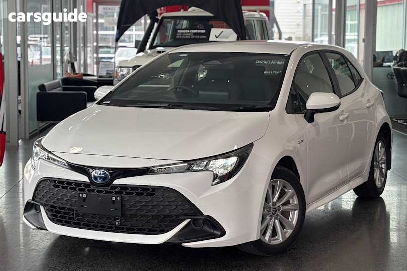 White 2024 Toyota Corolla Hatch ASCENT SPORT HYBRID F
