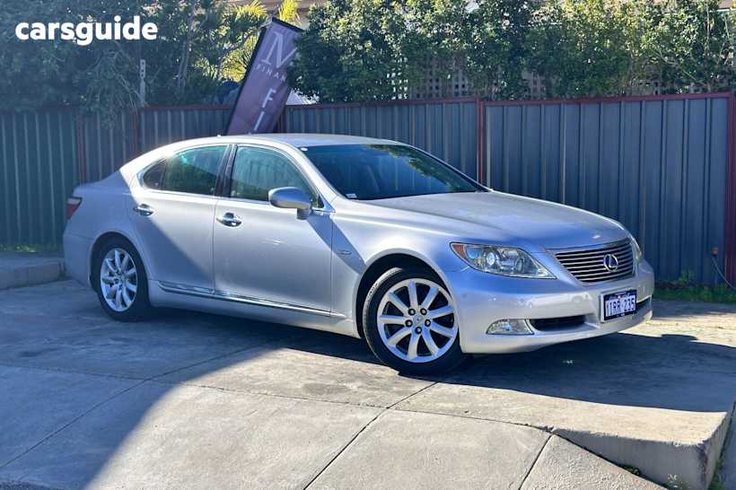 Silver 2006 Lexus LS Sedan USF40R