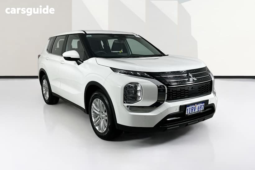 White 2023 Mitsubishi Outlander Wagon Es 7 Seat (2Wd)