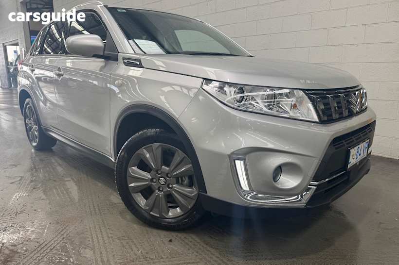 Silver 2024 Suzuki Vitara Wagon Beat