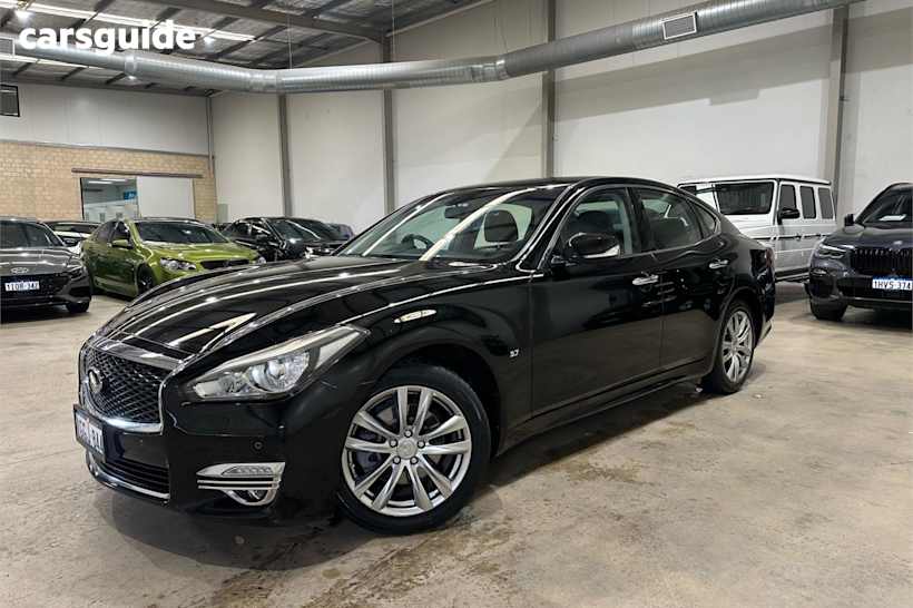 Black 2016 Infiniti Q70 Sedan GT R