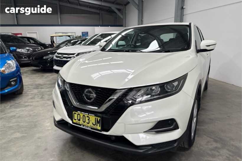 White 2018 Nissan Qashqai Wagon St
