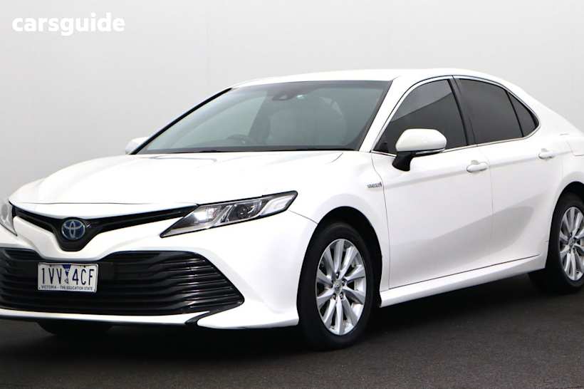 White 2019 Toyota Camry Sedan ASCENT F