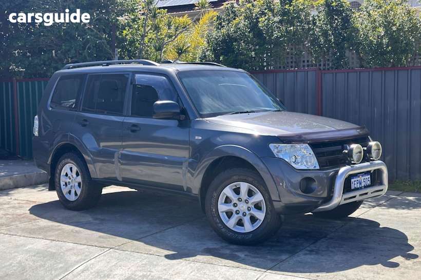 White 2012 Mitsubishi Pajero SUV GLX 4X4