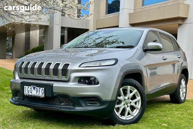 Silver 2016 Jeep Cherokee SUV SPORT F