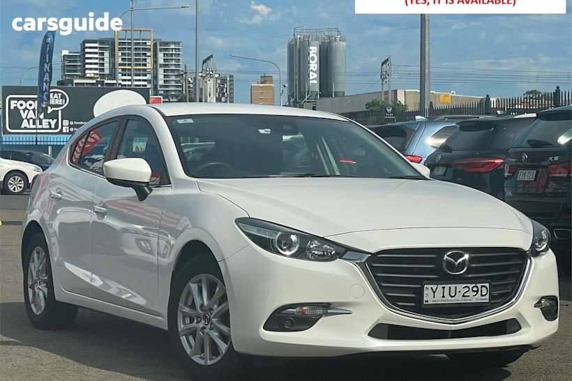 White 2018 Mazda Mazda3 Hatch MAXX SPORT F