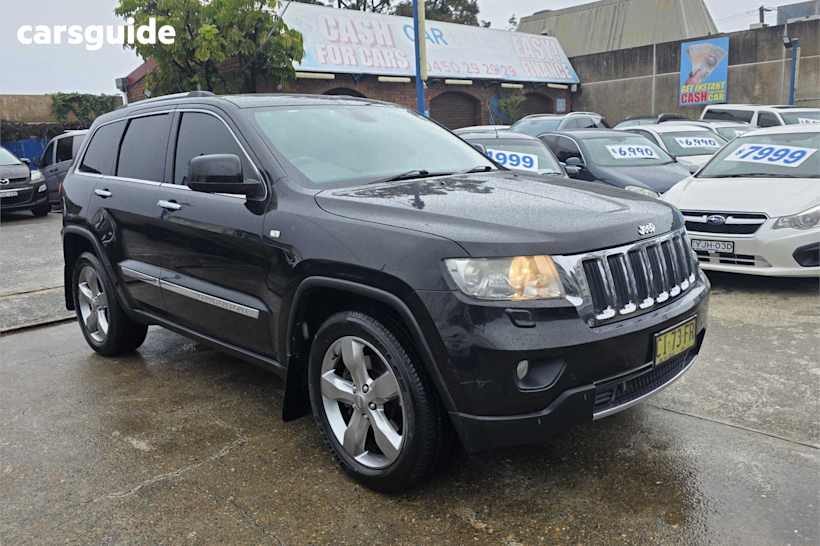Black 2013 Jeep Grand Cherokee SUV LIMITED