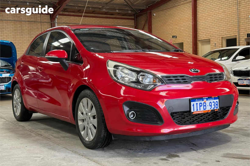 Red 2014 Kia RIO Hatchback Si