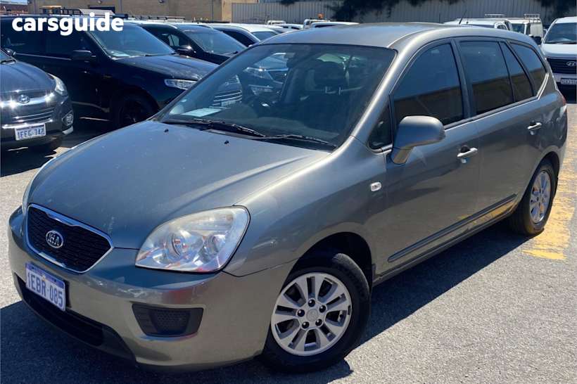 Grey 2012 Kia Rondo Wagon Si