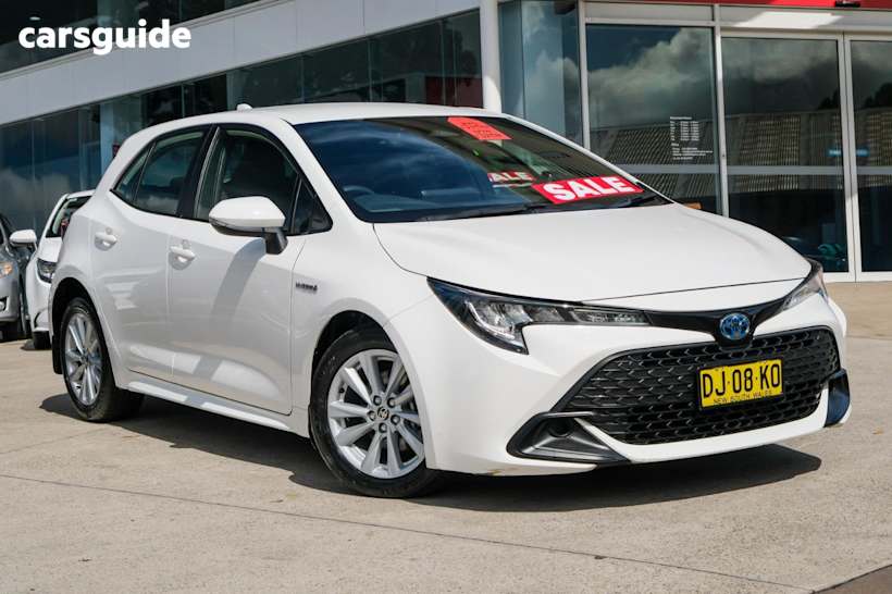 White 2023 Toyota Corolla Hatch ASCENT SPORT HYBRID F