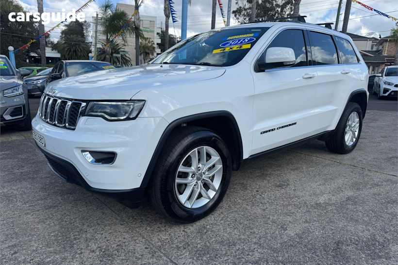 White 2018 Jeep Grand Cherokee SUV LAREDO 4X4