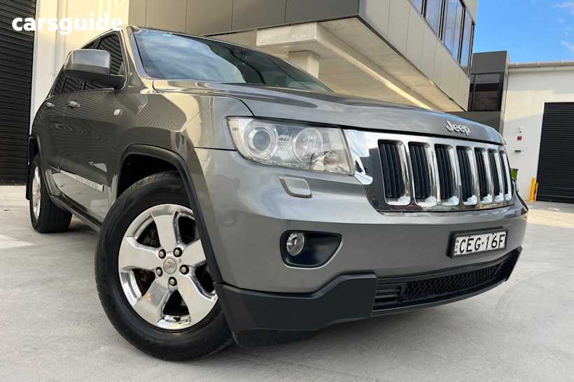 Silver 2011 Jeep Grand Cherokee Wagon Laredo (4X4)