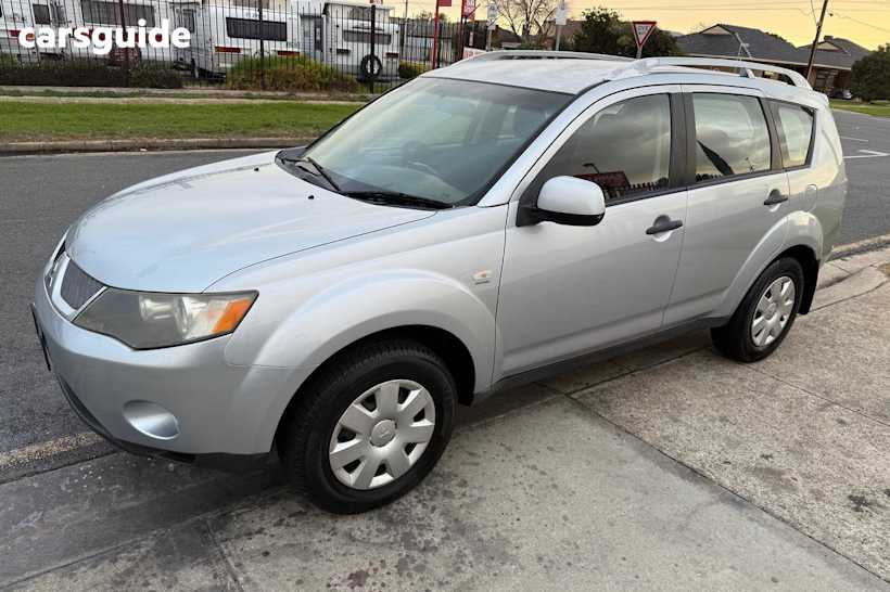 Silver 2006 Mitsubishi Outlander SUV LS 4X4