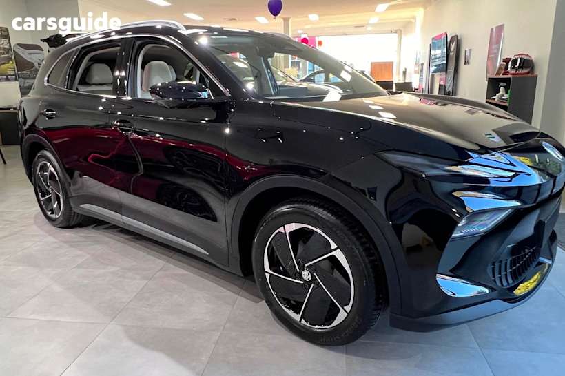 Black 2025 MG MGS5 EV SUV ESSENCE 62 R