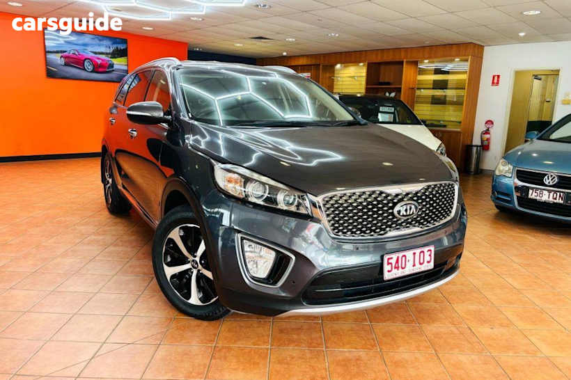 Grey 2016 Kia Sorento SUV SLI 4X4