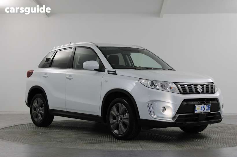 White 2024 Suzuki Vitara SUV F