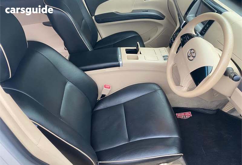 Silver 2015 Toyota Estima SUV HYBRID 4WD