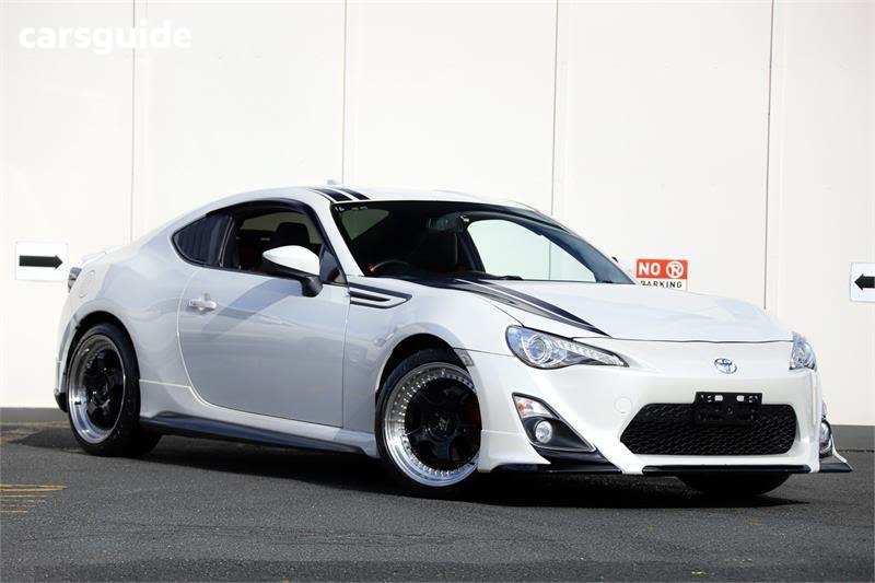 White 2015 Toyota 86 Coupe BLACKLINE EDITION