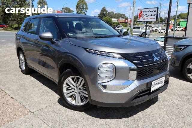 Grey 2023 Mitsubishi Outlander SUV ES F