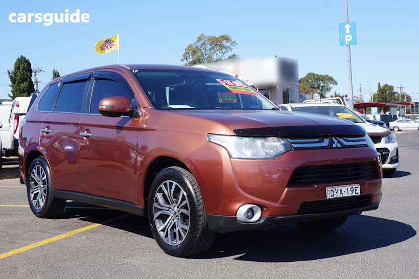 Bronze 2013 Mitsubishi Outlander SUV ASPIRE 4X4