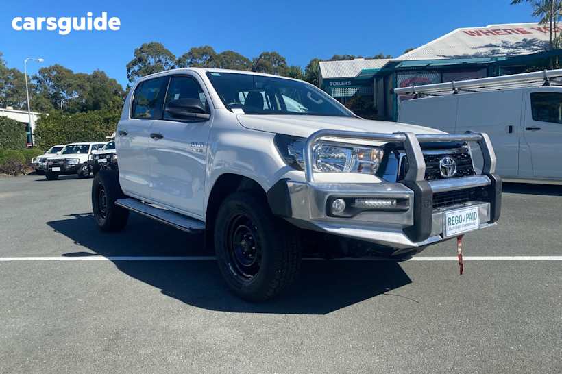 White 2018 Toyota Hilux Dual Cab Chassis Sr (4X4)