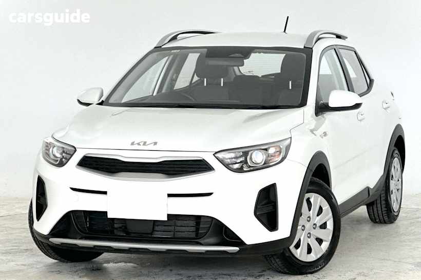 White 2024 Kia Stonic SUV S F