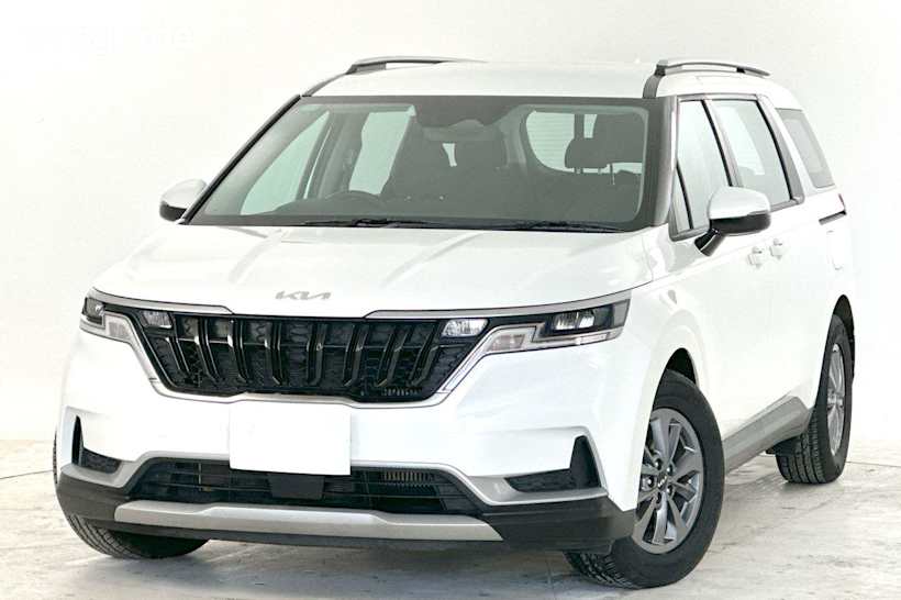 White 2023 Kia Carnival Wagon S