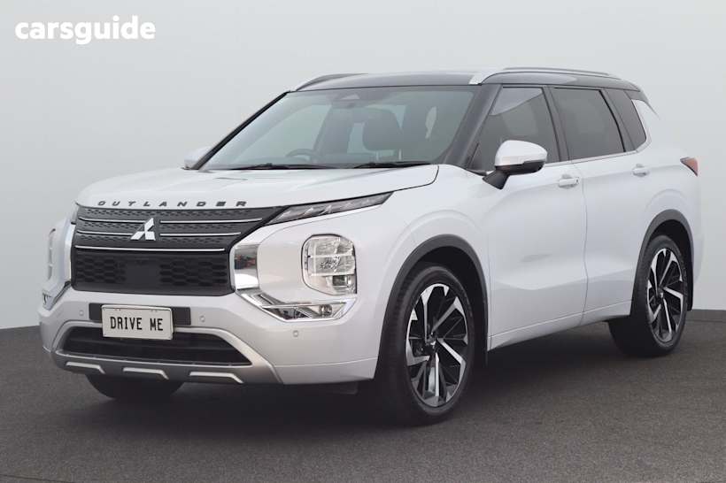 White 2022 Mitsubishi Outlander SUV EXCEED 4X4