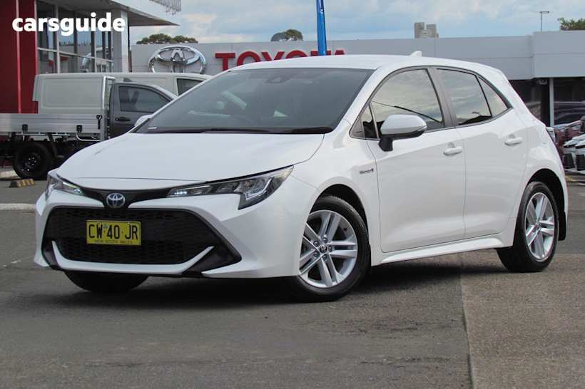 White 2019 Toyota Corolla Hatch ASCENT SPORT HYBRID F