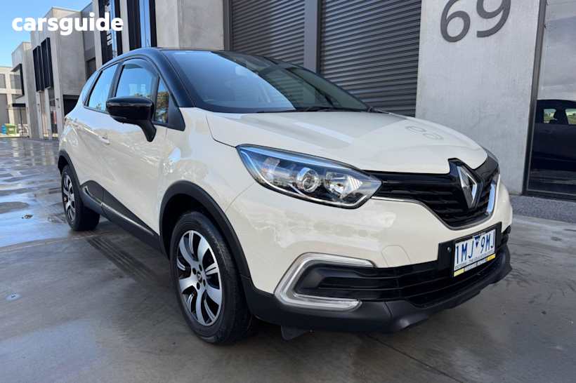 Beige 2018 Renault Captur Hatch ZEN F