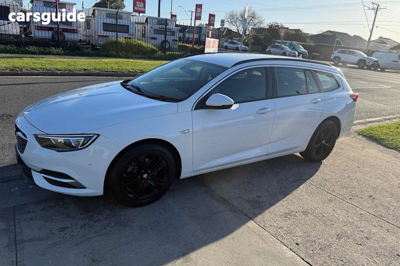 White 2018 Holden Commodore SUV LT F