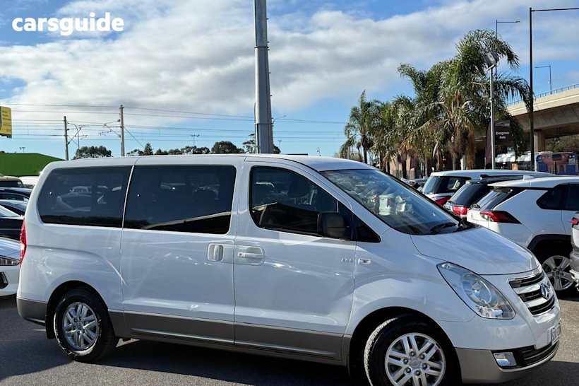 White 2016 Hyundai Imax OtherCar R
