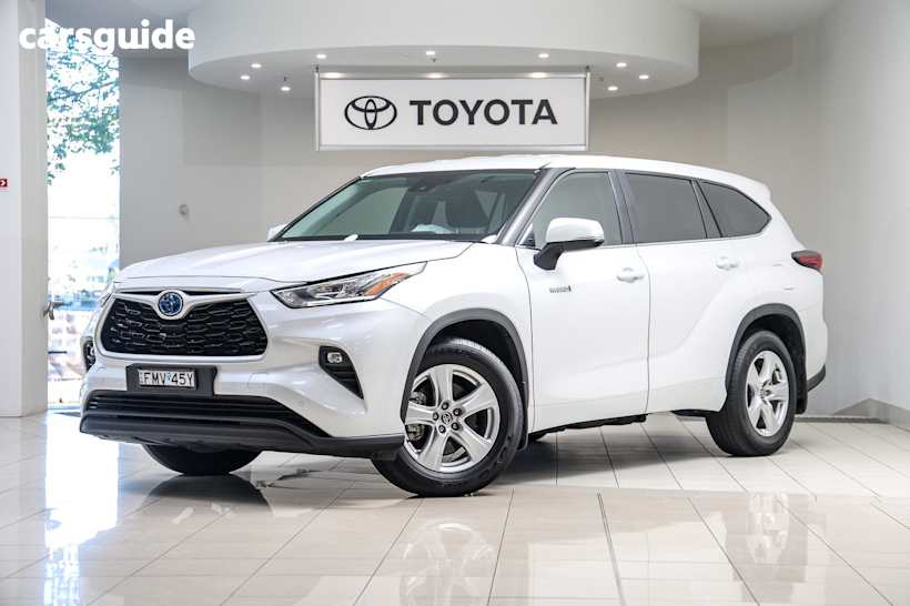 White 2024 Toyota Kluger SUV GX 4X4
