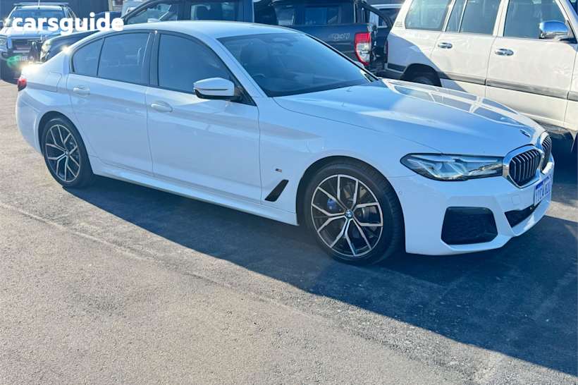 White 2021 BMW 5 Sedan 530D M SPORT R