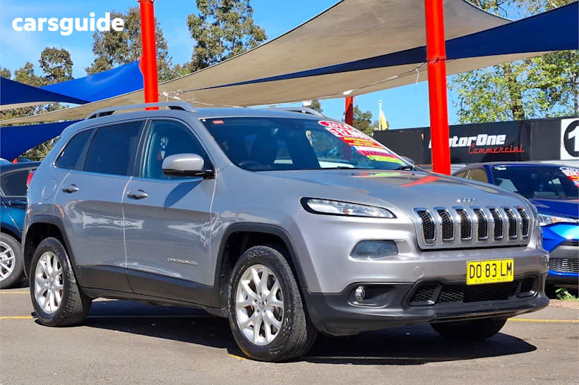 Silver 2014 Jeep Cherokee SUV LONGITUDE 4X4