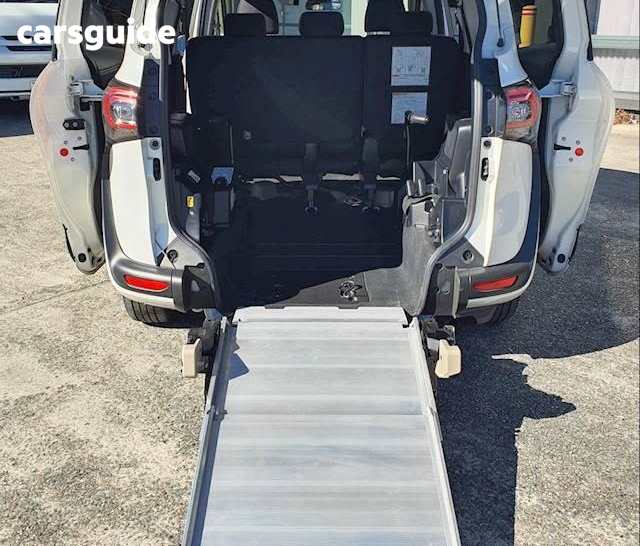 White 2020 Toyota Sienta SUV NSP172