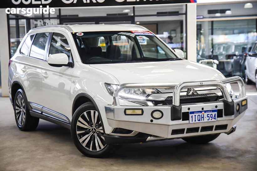 White 2018 Mitsubishi Outlander SUV ES 4X4